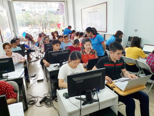 Học tin học văn phòng tại Thanh Hóa Bảng trong bảng tính Excel của các bạn có rất nhiều dữ liệu, để dễ dàng xử lý và tìm kiếm dữ