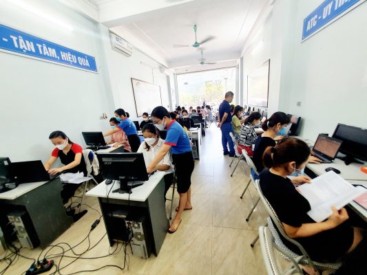 Học tin học văn phòng cấp tốc tại Thanh Hóa  Cách nối chuỗi trong Excel  Trong quá trình làm việc với chuỗi trong Excel chắc hẳn bạn sẽ có lúc cần nối các chuỗi lại với nhau. Nếu bạn chưa biết cách nối chuỗi trong Excel vậy thì các bạn hãy cùng tham khảo các cách nối chuỗi trong Excel mà bài viết chia sẻ dưới đây.     Bài viết dưới đây hướng dẫn các bạn hai cách nối chuỗi trong Excel đó là sử dụng toán tử & và nối chuỗi sử dụng hàm CONCATENATE.