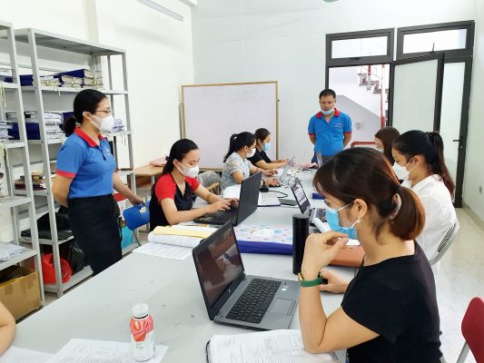 Trung tâm tin học ở Thanh Hóa  Bài tập Excel dùng hàm Vlookup, Hlookup thường gặp có thể bạn chưa biết  Hàm Vlookup, Hlookup là 2 hàm phổ biến trong Excel mà trong công việc chúng ta vẫn thường hay gặp. Vậy những điều cần biết về 2 hàm này là gì? Bí quyết để nhớ nhanh 2 hàm này để làm bài tập excel là gì?  Nhiều người vẫn thường hay thắc mắc cách để dễ dàng ghi nhớ các hàm trong Excel là gì?  Có cách nào để nhớ những hàm này một cách lâu nhất? Đối với 2 hàm Vlookup, Hlookup thì đây cũng là câu hỏi thắc mắc của nhiều người vì đây được xem là 2 hàm khó. Nếu bạn nhớ được cú pháp cũng như trong trường hợp nào sử dụng thì nó sẽ là một cánh tay phải vô cùng đắc lực cho bạn trong công việc đấy. Cách nhanh nhất để có thể nhớ được 2 hàm Vlookup, Hlookup là làm các bài tập excel cơ bản rồi đến bài tập excel nâng cao nhiều lần đến khi hiểu ra vấn đề. Theo dõi bài viết dưới đây để được Kế toán - Tin học ATC bật mí tới bạn các bài tập excel nâng cao hay gặp nhé!     I. Kiến thức về hàm IF cần nhớ