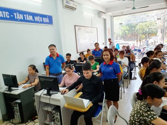 Địa chỉ trung tâm tin học văn phòng ở Thanh Hóa “Trang ơi, soạn ngay cho anh bản hợp đồng này, đầu giờ chiều anh đi ký với đối tác nhé!