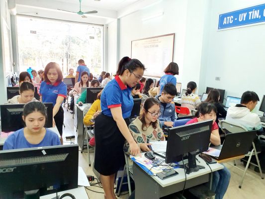 Học kế toán cấp tốc tại Thanh Hóa Trung tâm ATC là địa chỉ đào tạo kế toán thực tế uy tín nhất ở Thanh Hóa. Lúc nào cũng đông đúc học viên.