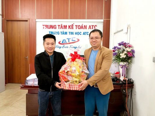 Dịch vụ thành lập doanh nghiệp tại Thanh Hóa Khách hàng Doanh nghiệp Sử dụng Dịch vụ Kế toán Thuế ATC - Tặng quà Tết ghi nhận sự 
