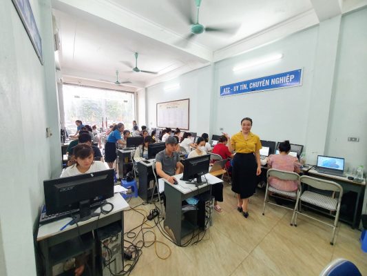 Học tin học văn phòng tại Thanh Hóa Bạn muốn chuyển bảng dữ liệu từ ngang sang dọc trong excel nhưng chưa biết cách, mời bạn 