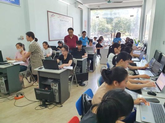 Hoc tin hoc van phong o Thanh Hoa Mỗi thiết bị giúp trình chiếu powerpoint lại có một kích cỡ khác nhau, nên trước khi trình chiếu bạn 