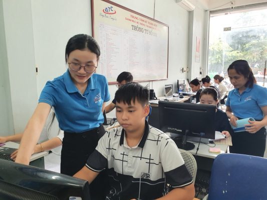 Học kế toán cấp tốc tại thanh hóa Làm thế nào để lương tháng 13 được coi là chi phí hợp lệ? Và cách hạch toán như thế nào? Mời bạn tham khảo 