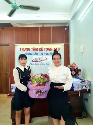 Học kế toán ở thanh hóa NỔ LỰC ĐỂ THÀNH CÔNG!Từ Thọ Xuân em mang quà tặng ATC nhân ngày em tốt nghiệp... "Hôm nay, Dù mưa bão nhưng em 