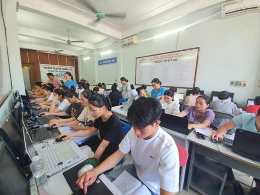 Học tin học cấp tốc tại thanh hóa Muốn in nhiều file PDF một lúc thì bạn hãy thử làm theo cách dưới đây nhé!Chọn tất cả File PDF vô 1 thư 