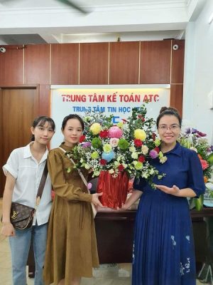 Học kế toán ở thanh hóa Hình ảnh người phụ nữ Việt Nam ghi dấu ấn mạnh mẽ với bạn bè quốc tế với tà áo dài thướt tha,nụ cười hiền từ 