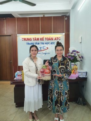 Học kế toán ở thanh hóa Hình ảnh người phụ nữ Việt Nam ghi dấu ấn mạnh mẽ với bạn bè quốc tế với tà áo dài thướt tha,nụ cười hiền từ 