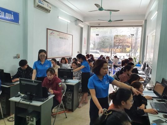 Học kế toán ở thanh hóa Một số câu hỏi liên quan đến chi phí quà tặng cho nhân viên vào các dịp lễ, tết trong năm, kế toán ATC sẽ tổng hợp 