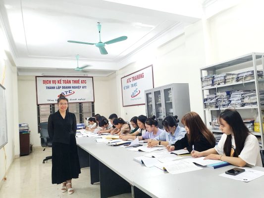 Học kế toán ở thanh hóa Năm 2025 rồi, bạn đã kịp cập nhật cách tính thuế TNCN năm 2025 chưa? Mời bạn tham khảo bài viết sau đây nhé!I. 