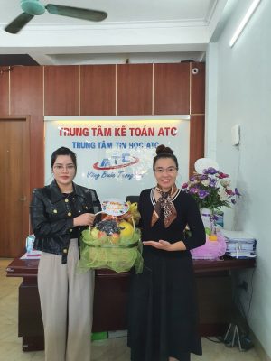 Hoc tin hoc tai thanh hoa "Mỗi sách đều là một cơ hội mới, mỗi bài giảng đều là một cửa sổ mở ra thế giới" Câu nói này như lời tôn vinh sức