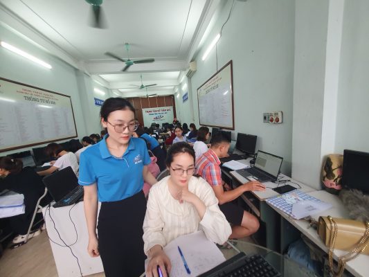 Học tin học văn phòng tại Thanh Hóa I. Tại sao phải phổ cập tin học văn phòng?Trong kỷ nguyên số, tin học văn phòng không còn là kỹ năng "