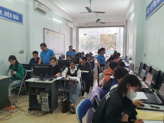 Học tin học văn phòng tại Thanh Hóa Bạn muốn xoay ngang một trang bất kì, hãy làm theo cách sau đây nhé!1 Cách 1Bước 1:
