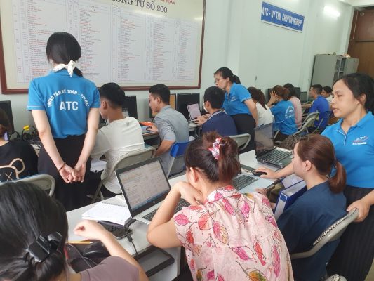 Hoc tin hoc o thanh hoa Tri thức - Dòng nước vĩnh cửu của sức sốngTri thức thực sự là một nguồn nước tinh khiết và vô tận, luôn không ngừng