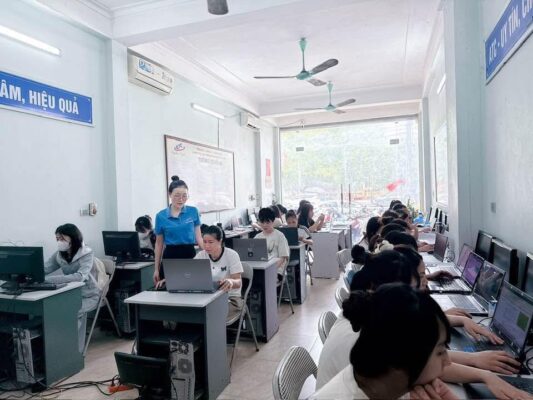 Học tin học ở thanh hóa Nếu hỏi một câu ngốc nghếch thì nó chỉ kéo dài vài phút. Còn không đặt câu hỏi, sự ngu ngốc sẽ kéo dài cả đời.